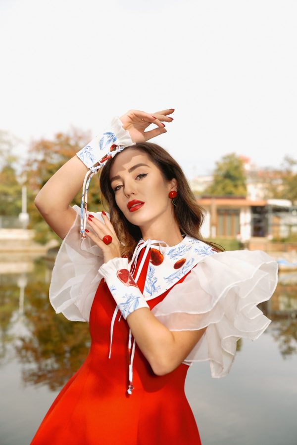 Out Of Stock: Подвижна яка със заострени форми POMEGRANATE
